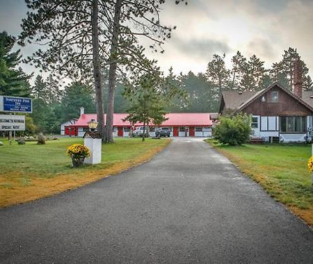 Northern Pine Inn Hayward Exterior foto
